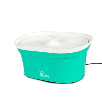 water fountain for dogs and cats